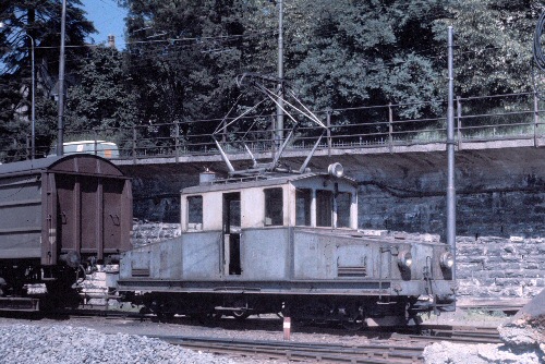 {short description of image}