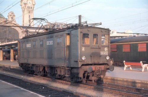 {short description of image}