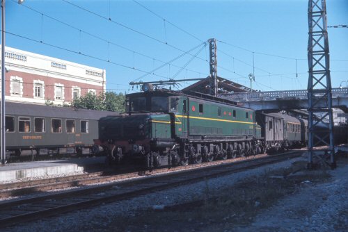 {short description of image}