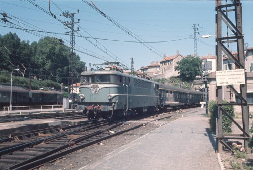 {short description of image}